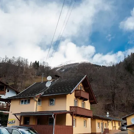 Haus Alpenblick Moelltal Konukevi