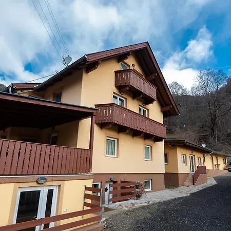 Haus Alpenblick Moelltal Pensjonat 3*