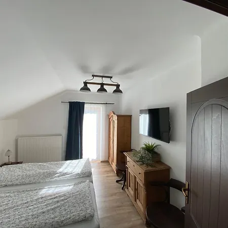 Haus Alpenblick Moelltal بيت ضيافة