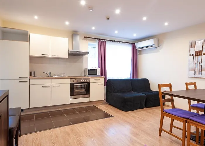 Haus Alpenblick Moelltal בית הארחה 3*